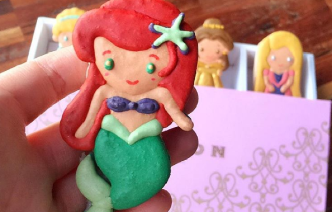 So long, January diet! These Disney macaroons are calling our names