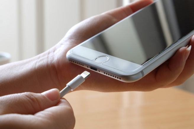 Smartphones that charge in five minutes could hit shelves in 2018