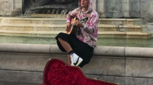 Eh? Justin Bieber was BUSKING in London earlier (serenading Hailey)