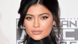 Kylie Jenner shows off frosted pink hair and we are fans