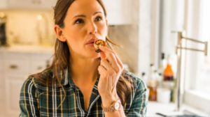 Jennifer Garner’s hilarious pretend cooking show is back