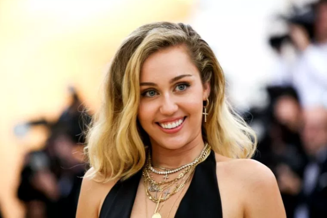 Miley Cyrus Jokes About NSFW Way She and Liam Hemsworth Use FaceTime